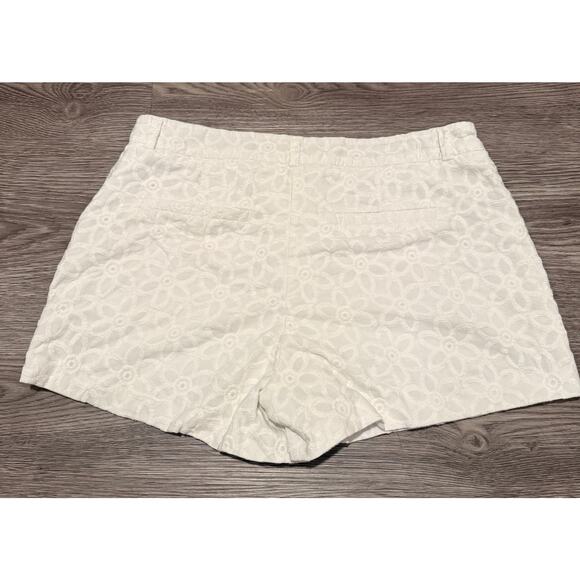 ELLE White Eyelet Embroidered Mid Rise Shorts Size 6 Cotton Lined Boho Summer - Picture 2 of 6